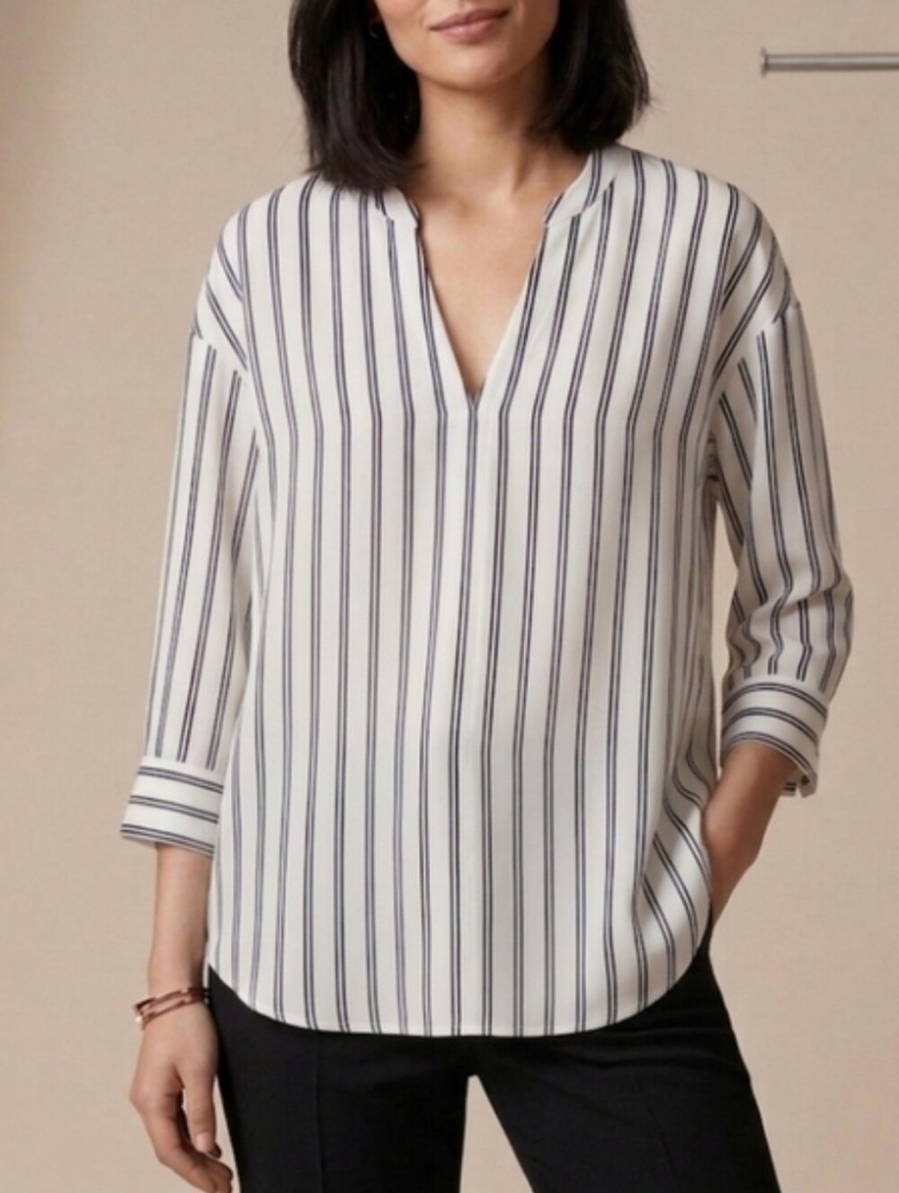 Banana Republic Lightweight 3/4 Sleeve V-Neck Striped Shirt Womens Small